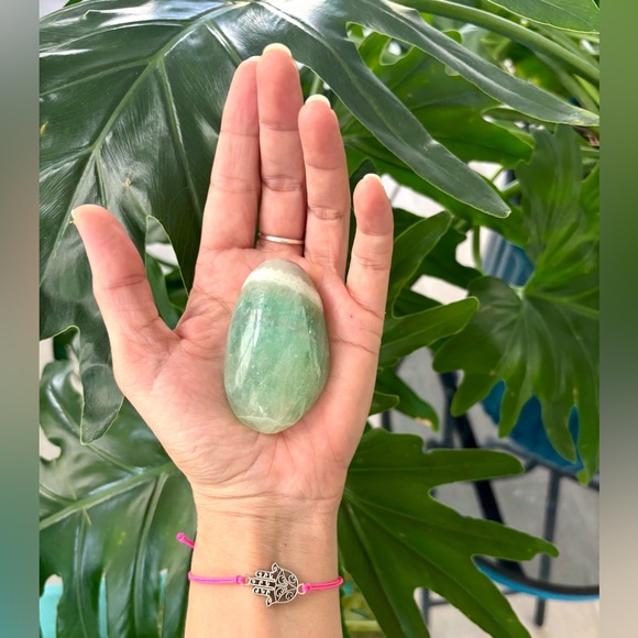 Green fluorite Palmstone - Picture 4 of 4